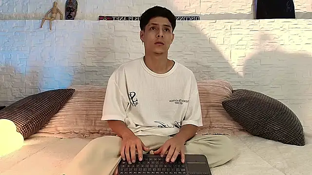 Snapshot of Eliassalvatore_ chatting on April 23, 2026, 3:36 pm Eliassalvatore online show from April 23, 2026, 3:36 pm