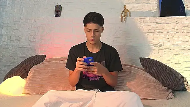Snapshot of Eliassalvatore_ chatting on April 28, 2026, 7:41 pm Eliassalvatore online show from April 28, 2026, 7:41 pm