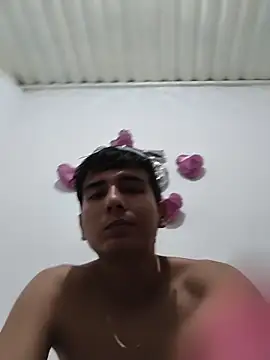 Nicolas twink online show from February 18, 2026, 1:34 am