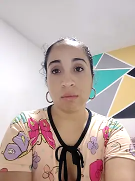 Yiyi077 online show from February 19, 2026, 9:22 pm