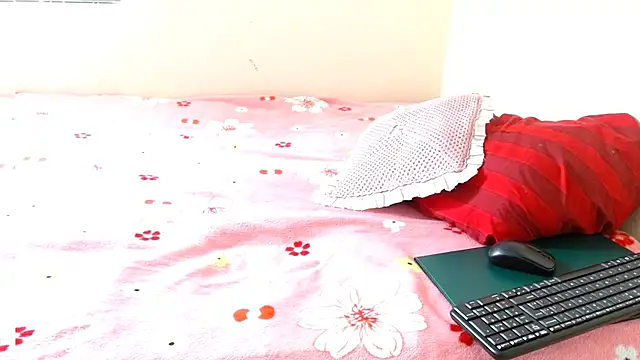 valkahot20 online show from March 16, 2026, 4:22 pm