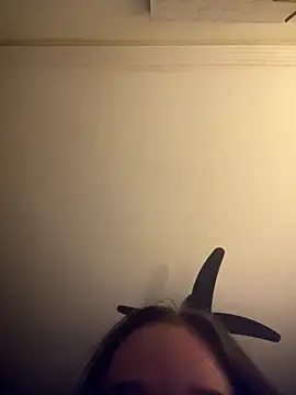 grrrlklx online show from February 18, 2026, 9:44 pm