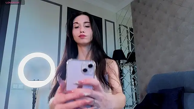 MiguelinaRasmuson online show from March 25, 2026, 11:05 am