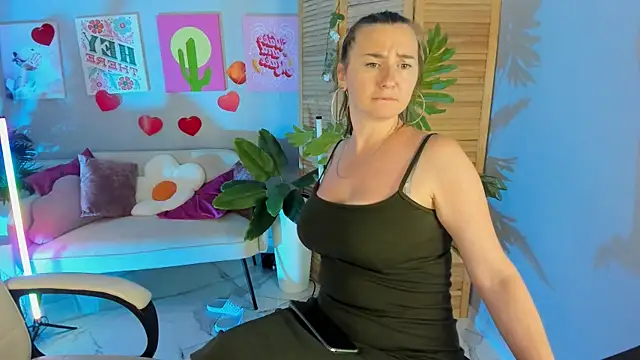 Snapshot of Golden_Dragon chatting on July 28, 2026, 3:21 pm Golden Dragon online show from July 28, 2026, 3:21 pm