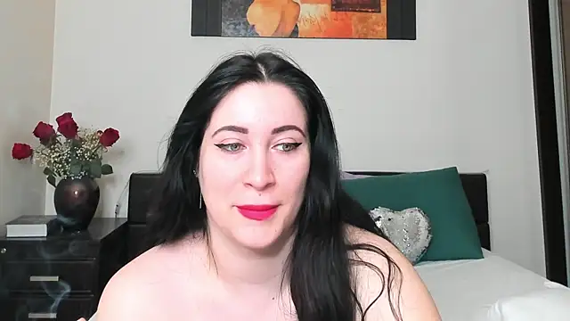 GoldenLunaa online show from April 7, 2026, 4:35 am