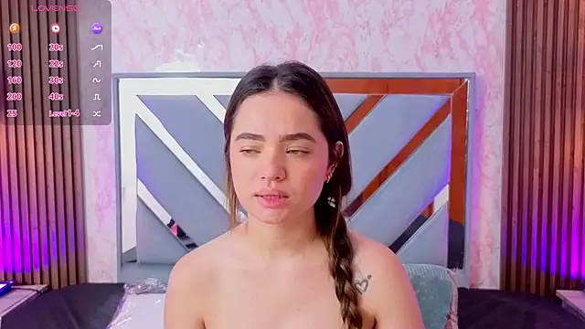 LittleeSara18 online show from May 22, 2026, 11:16 am