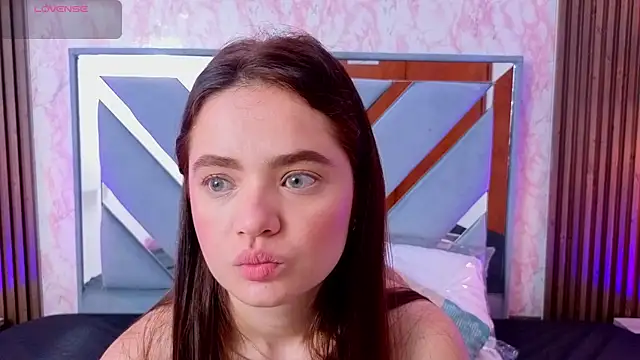 LittleeSara18 online show from May 30, 2026, 11:18 am