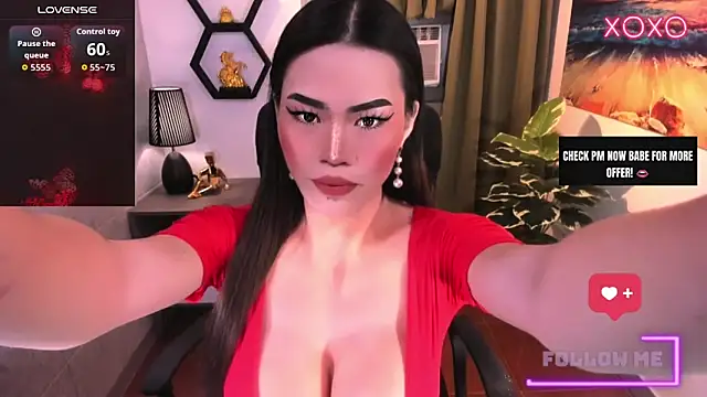 Snapshot of HugeSurpriseLianeTs chatting on April 20, 2026, 5:37 pm HugeSurpriseLianeTs online show from April 20, 2026, 5:37 pm