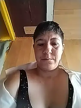 JuliaRobinson online show from May 17, 2026, 12:45 pm