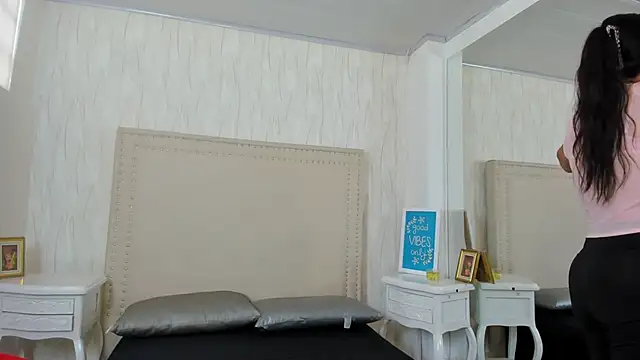 FernandaAvilax online show from April 24, 2026, 7:27 pm