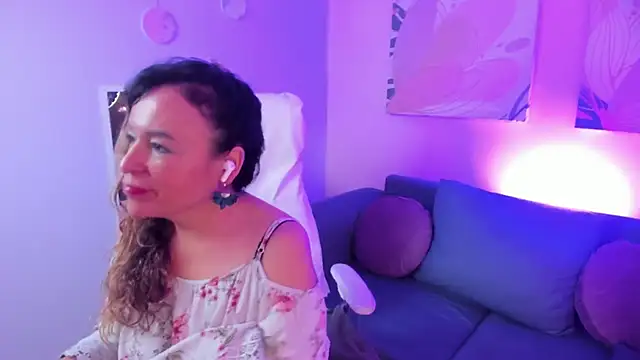 Snapshot of Ivonne_4 chatting on April 19, 2026, 2:05 pm Ivonne 4 online show from April 19, 2026, 2:05 pm