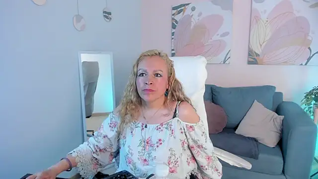 Snapshot of Ivonne_4 chatting on May 20, 2026, 7:42 pm Ivonne 4 online show from May 20, 2026, 7:42 pm