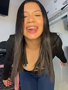 scarleth marquezz online show from May 1, 2026, 2:49 am