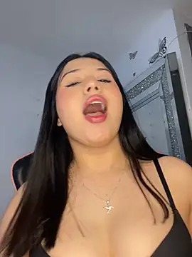 scarleth marquezz online show from May 20, 2026, 2:40 am