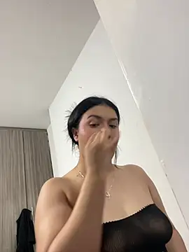 scarleth marquezz online show from May 27, 2026, 2:41 am