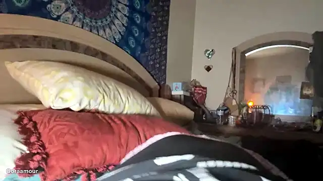 itscoraamour online show from April 5, 2026, 1:47 am