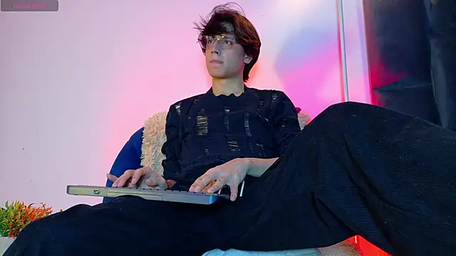 lui x dust online show from April 14, 2026, 3:34 am