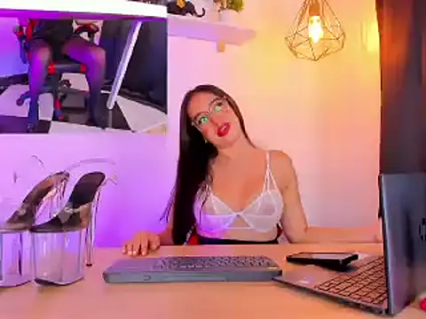 spicy white  online show from February 27, 2026, 2:06 pm