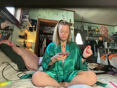 Sarasweets33 online show from May 12, 2026, 6:49 pm