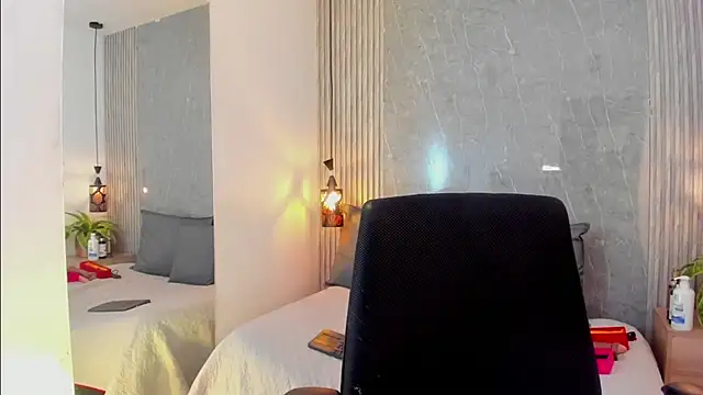 Snapshot of Eva_milfxxx chatting on March 27, 2026, 1:44 am Eva milfxxx online show from March 27, 2026, 1:44 am