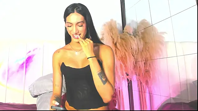 VelvetEstefa online show from April 9, 2026, 3:28 am