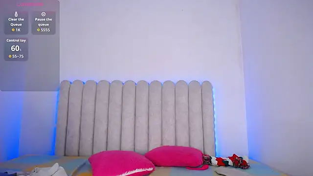 MiaFoox   online show from February 26, 2026, 10:20 pm