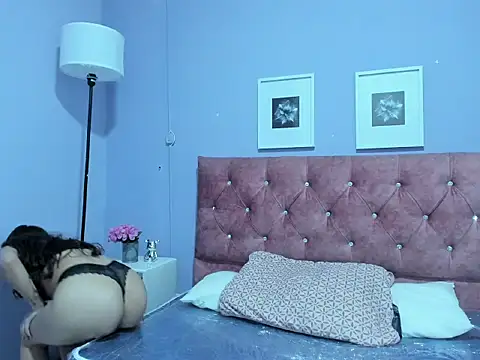 lilirousee online show from February 25, 2026, 7:01 pm