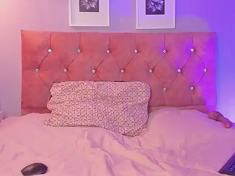 lilirousee online show from March 4, 2026, 7:09 pm