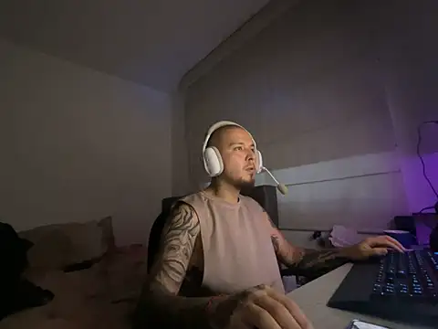 Maximo Garcia17 online show from February 19, 2026, 11:12 pm