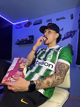 TOMAS CONOR online show from April 21, 2026, 3:02 am