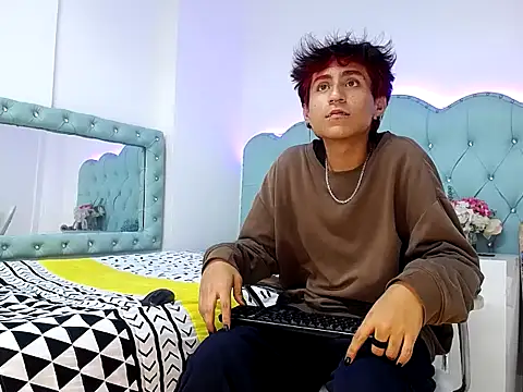 ShakoSk8 online show from February 21, 2026, 3:40 am