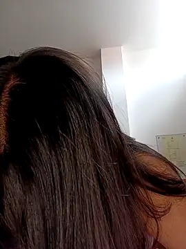 Rosyshadow online show from April 21, 2026, 6:44 pm