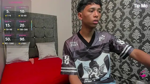 Little Twink19x online show from April 30, 2026, 7:20 pm