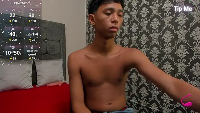 Little Twink19x online show from May 3, 2026, 7:53 pm