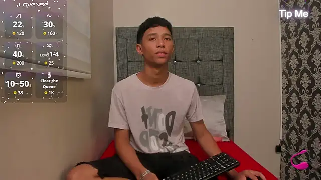 Little Twink19x online show from May 5, 2026, 7:22 pm