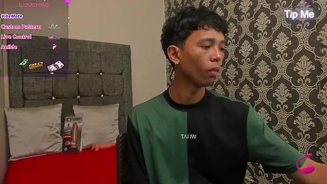 Little Twink19x online show from May 18, 2026, 7:20 pm