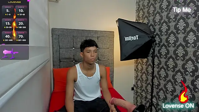 Little Twink19x online show from June 11, 2026, 7:34 pm