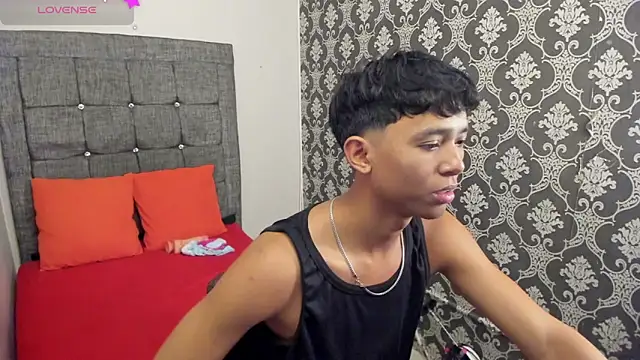 Little Twink19x online show from June 18, 2026, 7:40 pm