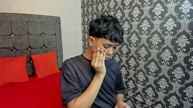 Little Twink19x online show from June 27, 2026, 7:52 pm