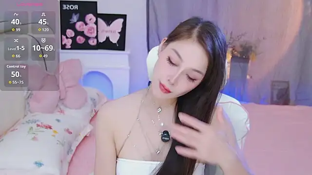 Snapshot of Luckmia333 chatting on May 18, 2026, 2:34 pm Luckmia333 online show from May 18, 2026, 2:34 pm