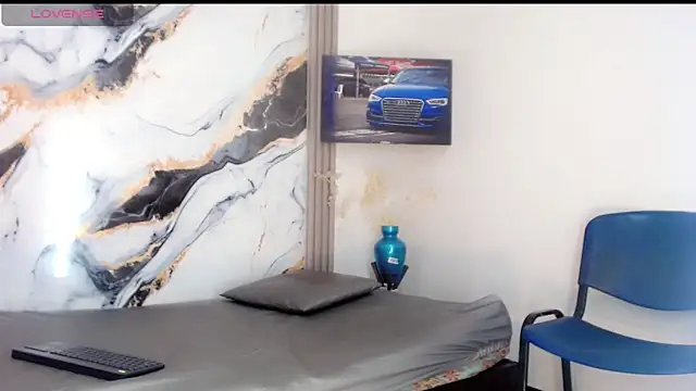 Snapshot of Alondra_Wile chatting on April 8, 2026, 7:25 pm Alondra Wile online show from April 8, 2026, 7:25 pm