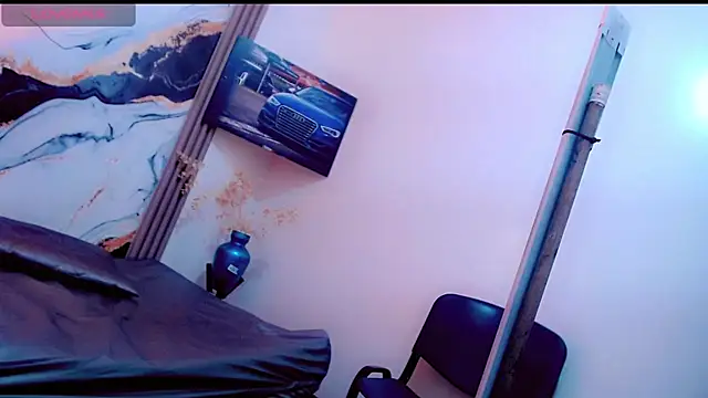 Snapshot of Alondra_Wile chatting on April 10, 2026, 7:29 pm Alondra Wile online show from April 10, 2026, 7:29 pm