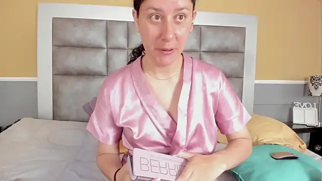 Snapshot of LunaDamasco chatting on March 10, 2026, 5:07 pm LunaDamasco online show from March 10, 2026, 5:07 pm