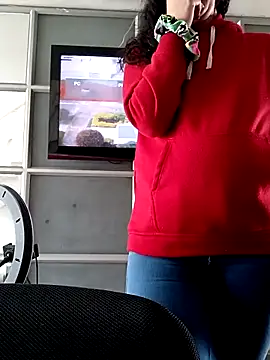 Snapshot of LunaDamasco chatting on April 6, 2026, 7:48 pm LunaDamasco online show from April 6, 2026, 7:48 pm