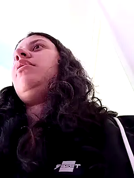 Snapshot of LunaDamasco chatting on April 10, 2026, 7:40 pm LunaDamasco online show from April 10, 2026, 7:40 pm