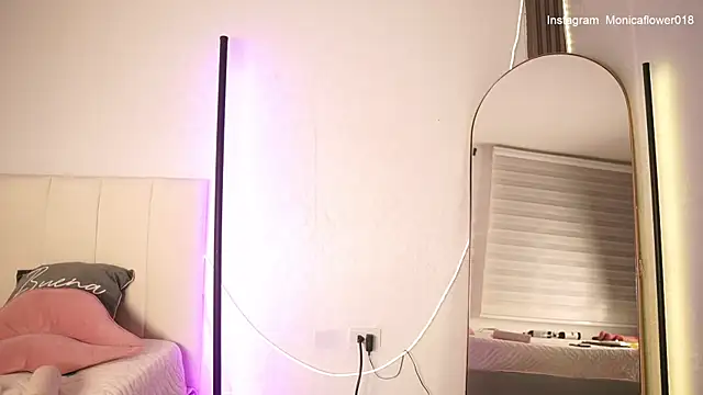 monicaflowerr online show from May 14, 2026, 8:04 pm