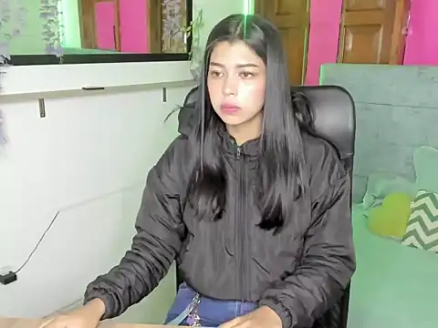 Aysha winxs online show from May 7, 2026, 3:23 am
