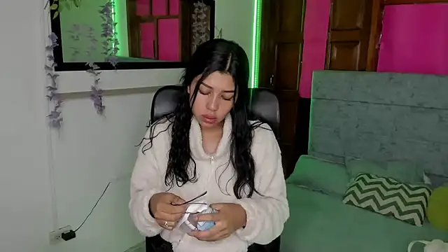Aysha winxs online show from May 19, 2026, 3:24 am