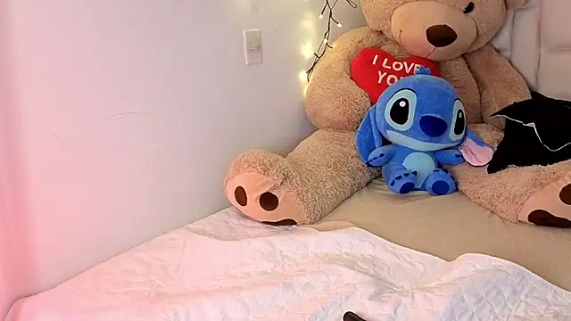 AriaKyle online show from March 18, 2026, 4:26 am