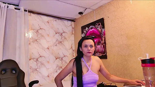Snapshot of QueenSallyDesire chatting on April 24, 2026, 2:58 am QueenSallyDesire online show from April 24, 2026, 2:58 am